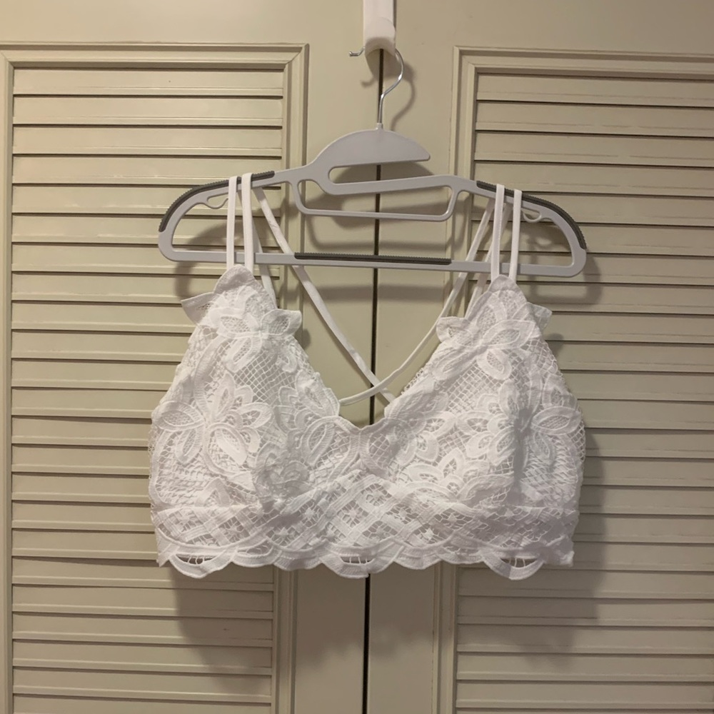 White pretty strappy & lacy crop top Size XL